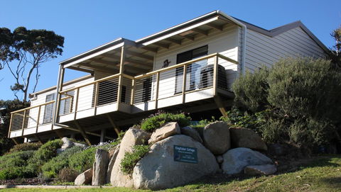 KINGFISHER COTTAGE Beachfront At The Binalong Bay - Tourism TAS 0
