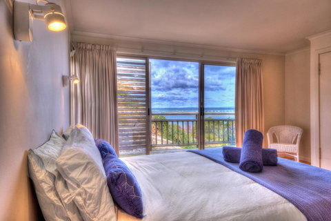 The Strand ~ On The Edge Of The Beach - Tourism TAS 2