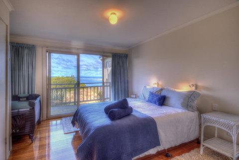 The Strand ~ On The Edge Of The Beach - Tourism TAS 4