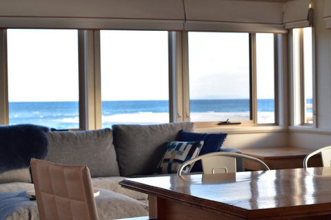 The Strand ~ On The Edge Of The Beach - Tourism TAS 16