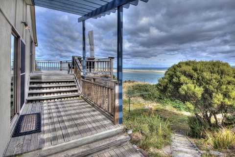 The Strand ~ On The Edge Of The Beach - Tourism TAS 5