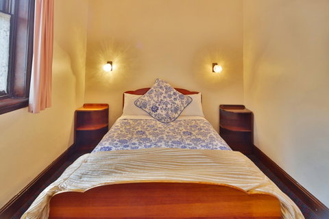 Astor Private Hotel - Tourism TAS 7