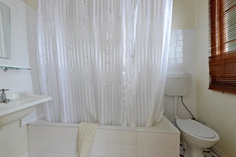 Edinburgh Gallery Bed & Breakfast - Tourism TAS 36