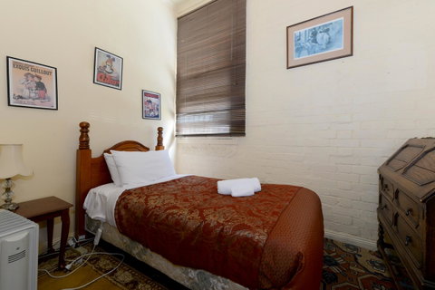 Edinburgh Gallery Bed & Breakfast - Tourism TAS 28