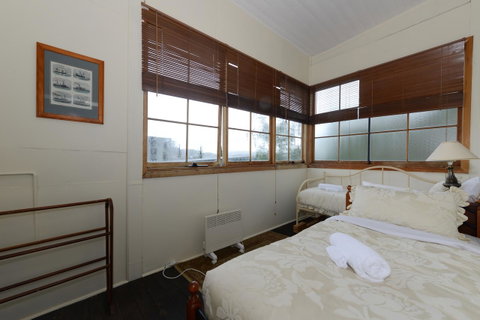 Edinburgh Gallery Bed & Breakfast - Tourism TAS 35
