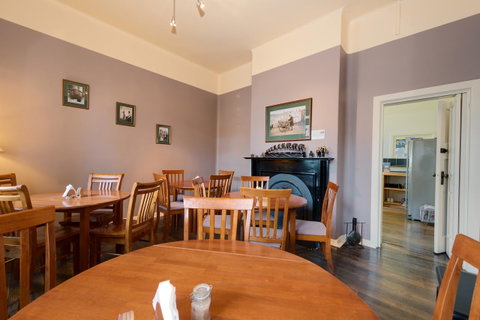 Edinburgh Gallery Bed & Breakfast - Tourism TAS 6