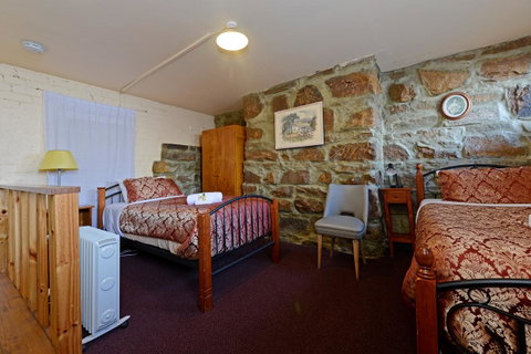 Edinburgh Gallery Bed & Breakfast - Tourism TAS 10