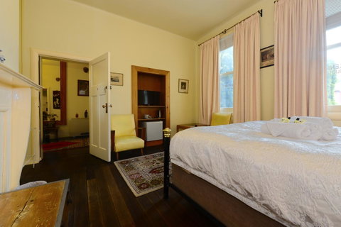 Edinburgh Gallery Bed & Breakfast - Tourism TAS 23