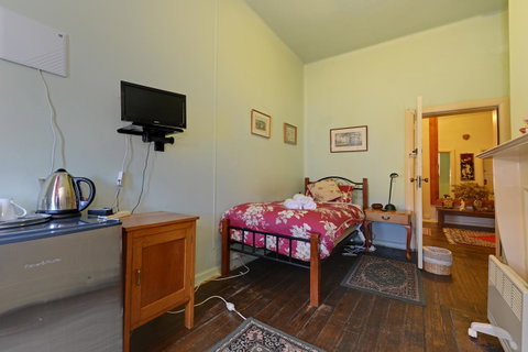 Edinburgh Gallery Bed & Breakfast - Tourism TAS 27