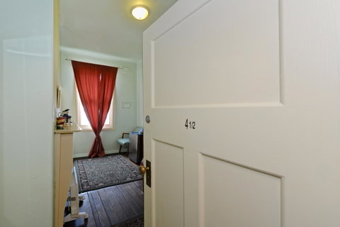 Edinburgh Gallery Bed & Breakfast - Tourism TAS 26