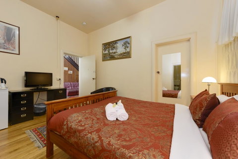 Edinburgh Gallery Bed & Breakfast - Tourism TAS 19
