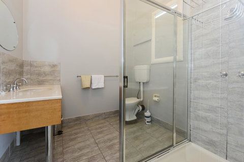 Edinburgh Gallery Bed & Breakfast - Tourism TAS 12