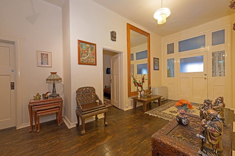 Edinburgh Gallery Bed & Breakfast - Tourism TAS 2