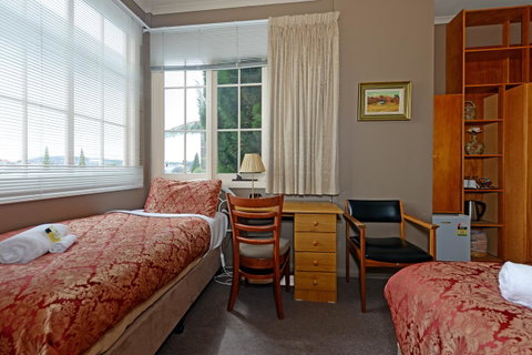 Edinburgh Gallery Bed & Breakfast - Tourism TAS 8