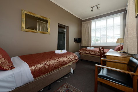 Edinburgh Gallery Bed & Breakfast - Tourism TAS 7