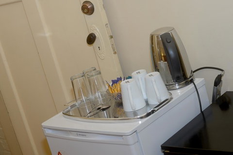 Edinburgh Gallery Bed & Breakfast - Tourism TAS 17