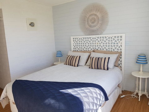 Beach Hut Scamander - Tourism TAS 4