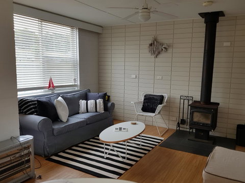 Beach Hut Scamander - Tourism TAS 9