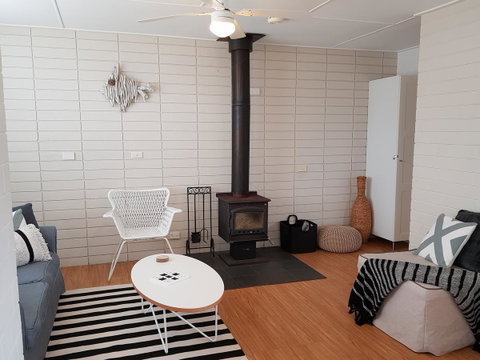 Beach Hut Scamander - Tourism TAS 8