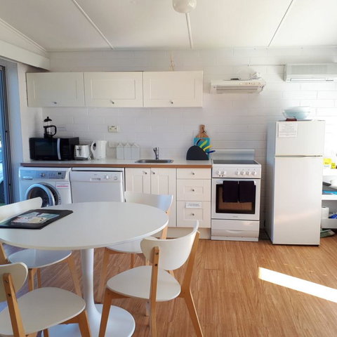 Beach Hut Scamander - Tourism TAS 3