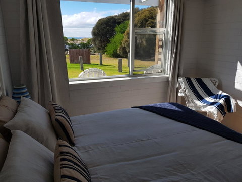 Beach Hut Scamander - Tourism TAS 5