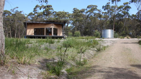 BAY OF FIRES ECO HUT Off Grid Experience At Binalong Bay - Tourism TAS 20