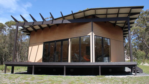 BAY OF FIRES ECO HUT Off Grid Experience At Binalong Bay - Tourism TAS 21