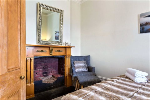 WEST NEST | Classic 3BR Hobart Terrace BEST Location, View, Close To City - Tourism TAS 10