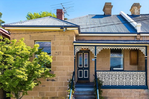 WEST NEST | Classic 3BR Hobart Terrace BEST Location, View, Close To City - Tourism TAS 0