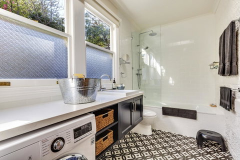 WEST NEST | Classic 3BR Hobart Terrace BEST Location, View, Close To City - Tourism TAS 2