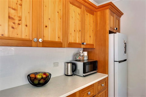 WEST NEST | Classic 3BR Hobart Terrace BEST Location, View, Close To City - Tourism TAS 6