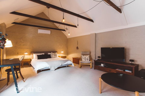 Devine Stays - Hayloft On ELizabeth - Tourism TAS 1