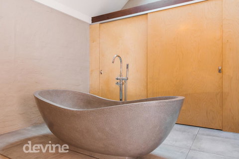 Devine Stays - Hayloft On ELizabeth - Tourism TAS 2