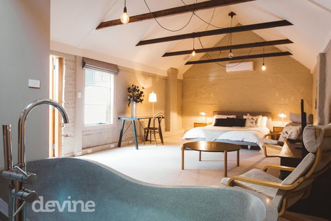 Devine Stays - Hayloft On ELizabeth - Tourism TAS 13