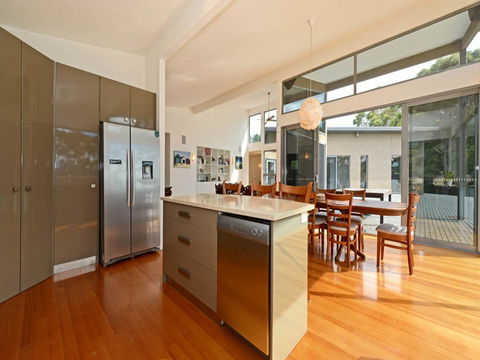 Cloudy Bay Lagoon Estate - Tourism TAS 8