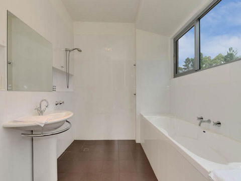 Cloudy Bay Lagoon Estate - Tourism TAS 14