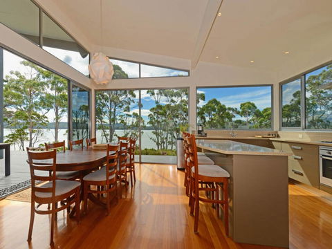 Cloudy Bay Lagoon Estate - Tourism TAS 7