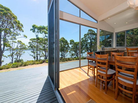 Cloudy Bay Lagoon Estate - Tourism TAS 9
