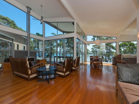 Cloudy Bay Lagoon Estate - Tourism TAS 4