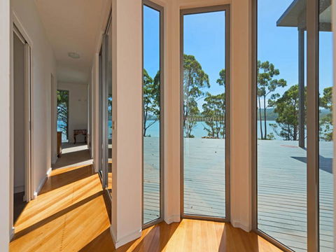 Cloudy Bay Lagoon Estate - Tourism TAS 11