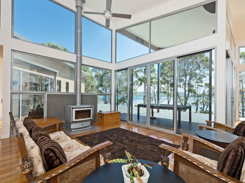 Cloudy Bay Lagoon Estate - Tourism TAS 3