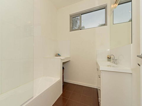 Cloudy Bay Lagoon Estate - Tourism TAS 15