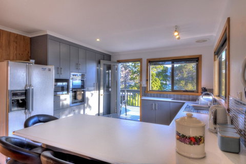 The Lookout ~ Large Family House With Views - Tourism TAS 10