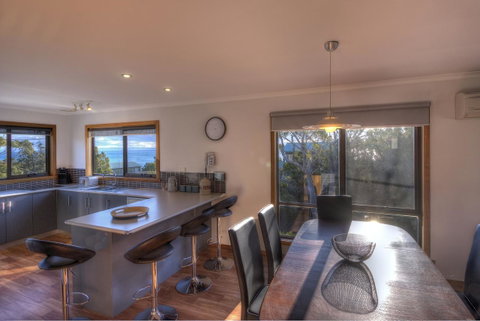 The Lookout ~ Large Family House With Views - Tourism TAS 14