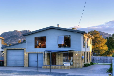The Lookout ~ Large Family House With Views - Tourism TAS 15