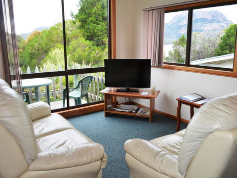 Coles Bay Waterfronter 2 - Tourism TAS 3