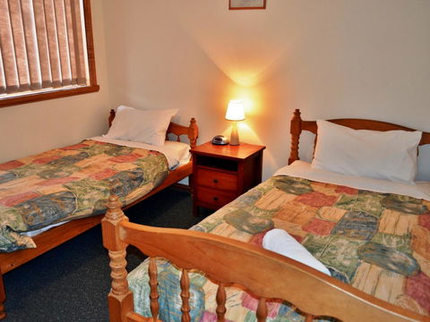 Coles Bay Waterfronter 2 - Tourism TAS 7