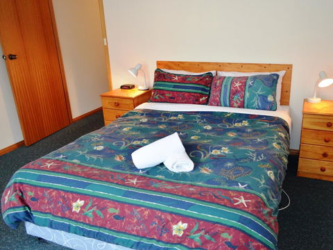 Coles Bay Waterfronter 2 - Tourism TAS 6