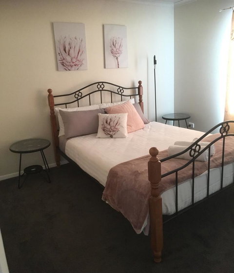 3ree- Spacious & Charming Apartment - Tourism TAS 14