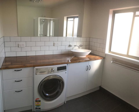 3ree- Spacious & Charming Apartment - Tourism TAS 9